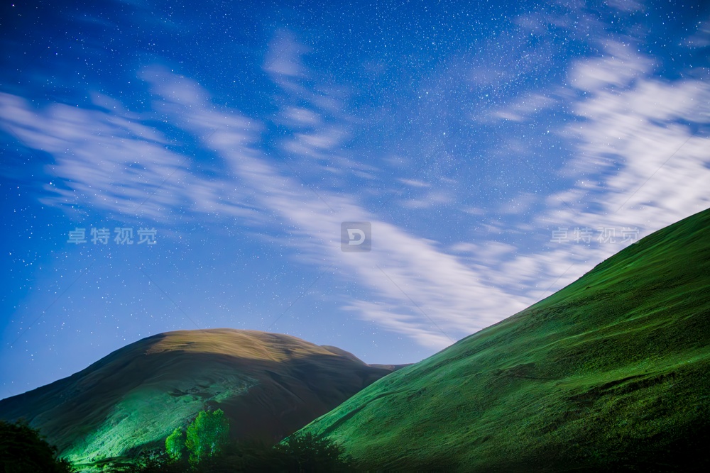 星空与流云图片